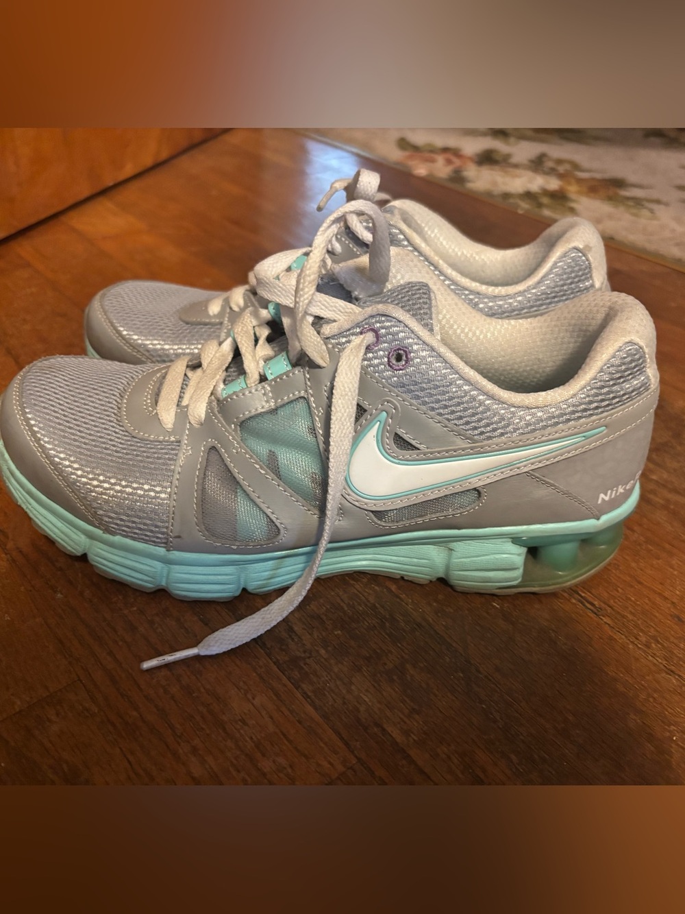 Nike Reax Light Gray and Mint Green Women's Athletic Sneakers EUX SZ-9